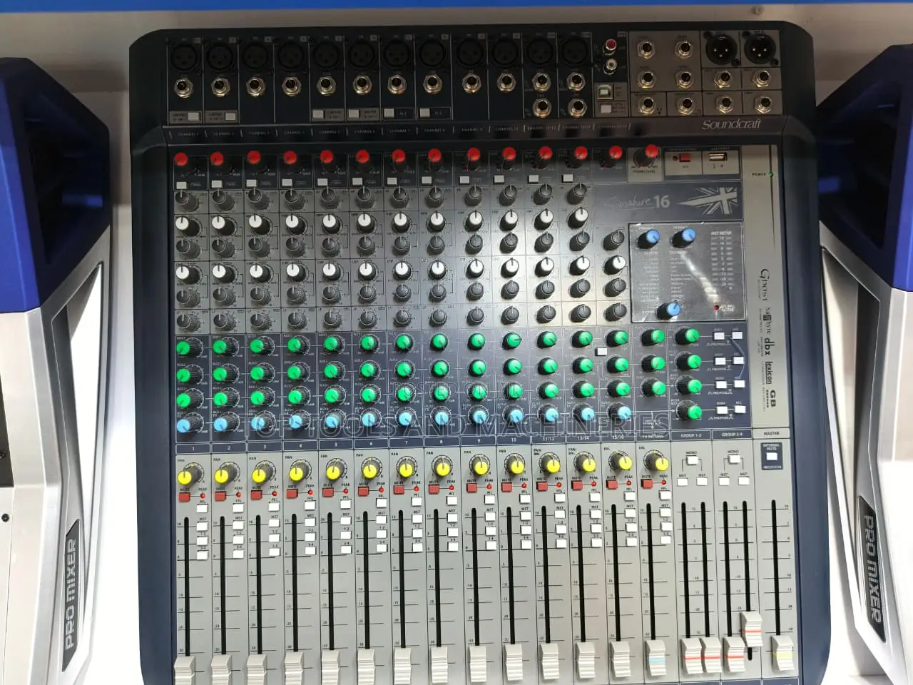 Soundcraft Signature 16 - Analog 16-Channel Mixer