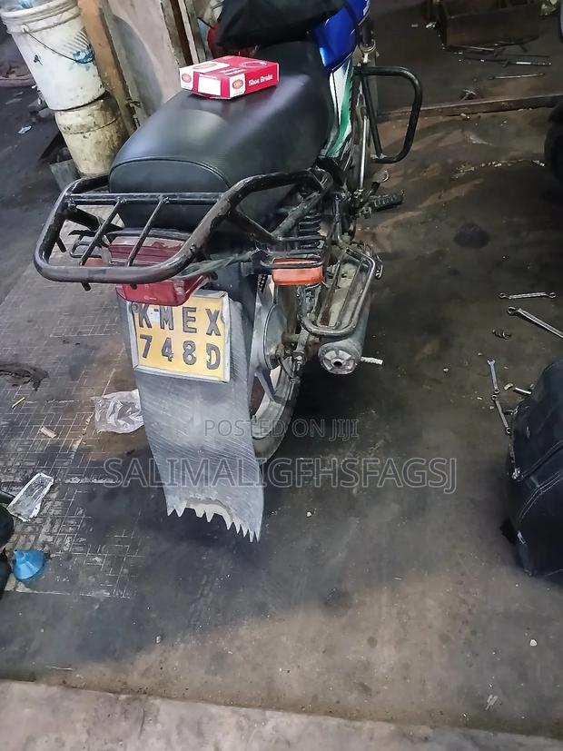 Honda CB 2021 Blue - main view