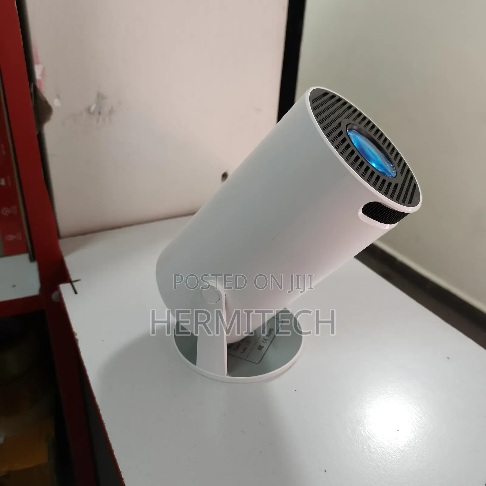 Clear Projection Gaming Projector With Two Gaming Consoles With Wifi