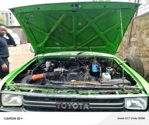 Toyota Hilux 1990 Green