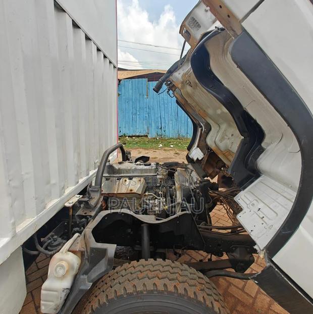 Mitsubishi Canter - thumbnail 4
