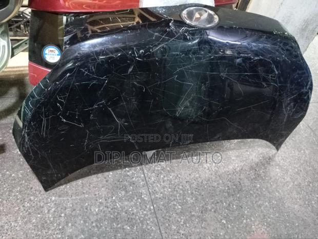 Voxy 2012 Bonnet