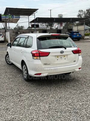 Toyota Corolla Fielder 1.5 Hybrid FWD 2020 White