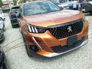 Peugeot 2008 1.2 PureTech (100 Hp) 2020 Orange