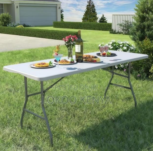 Dining Table; Lightweight Plastic Folding Outdoor-Dining Table