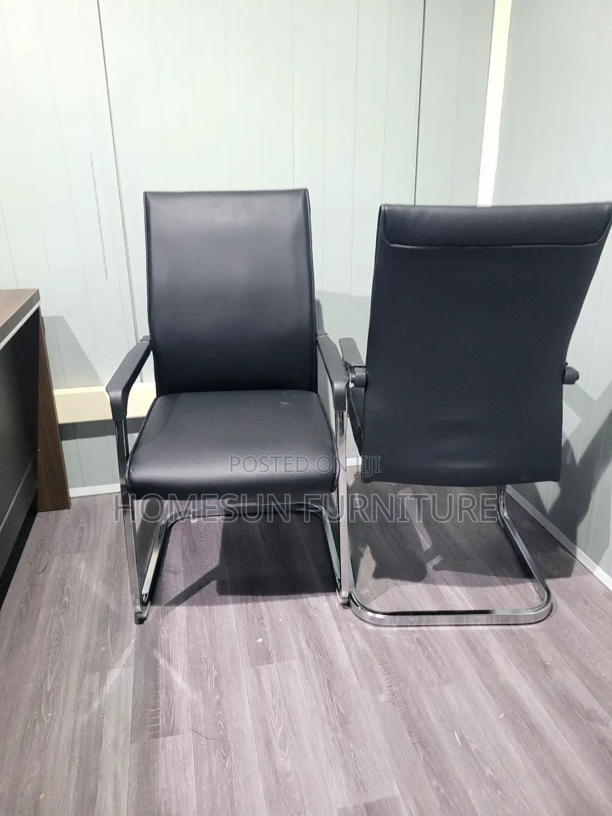 Black Waiting Chair