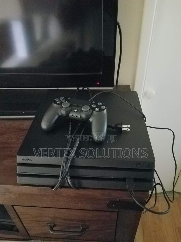 Play Station 4 Pro - main view