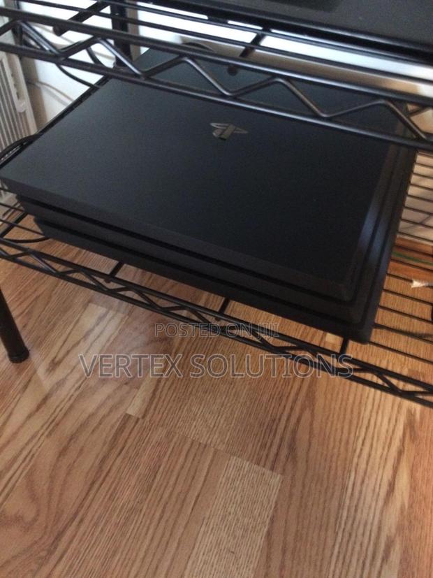 Play Station 4 Pro - main view