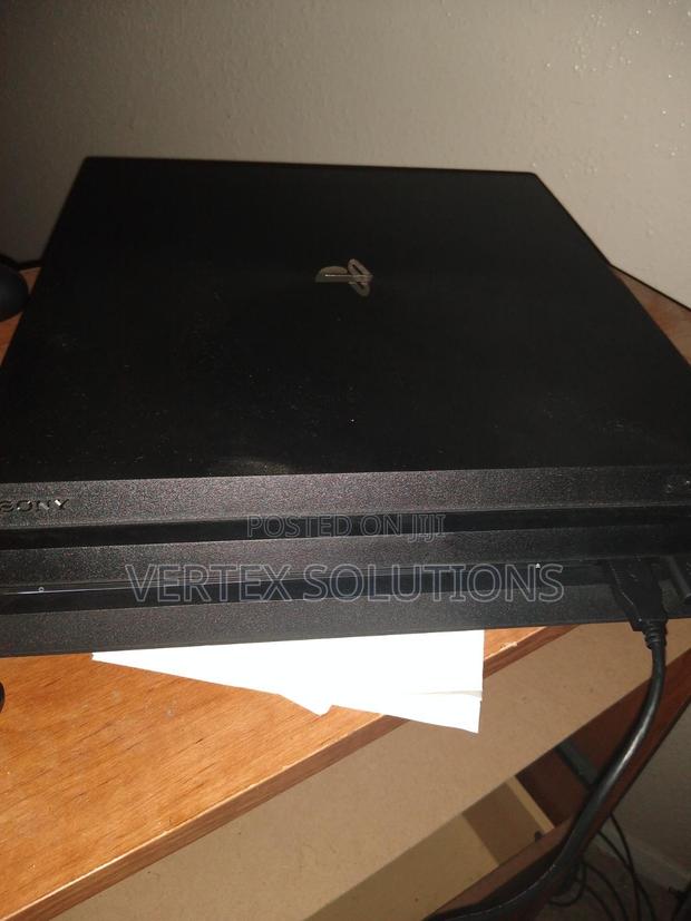 Play Station 4 Pro - main view
