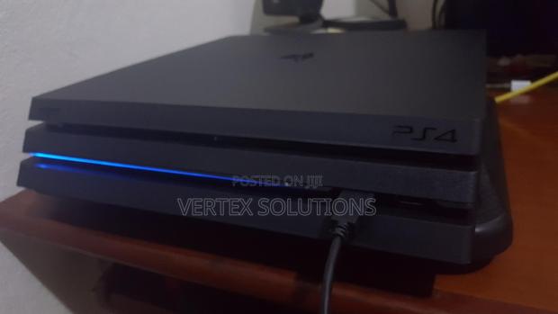 Play Station 4 Pro - main view