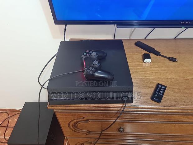 Play Station 4 Pro - main view