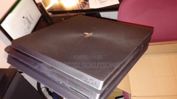 Play Station 4 Pro - main view