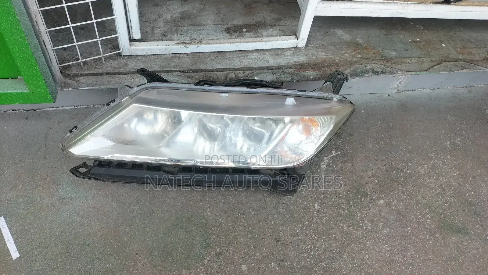 Honda Grace 2013 Headlight