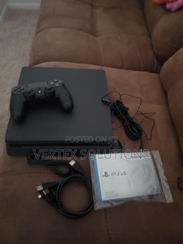 Play Station 4 Slim - main view