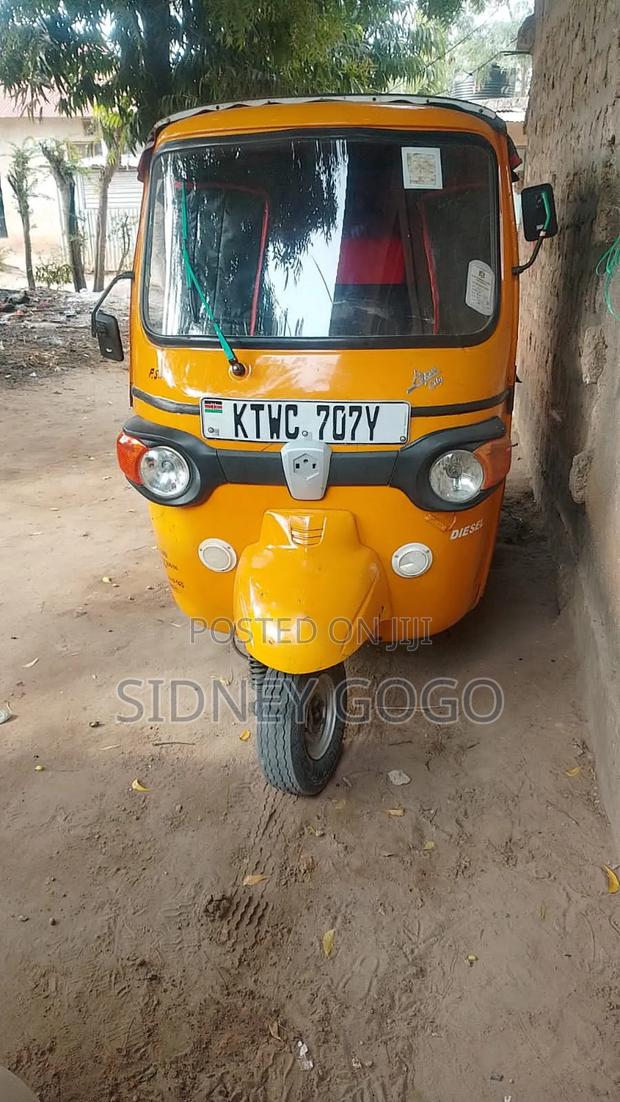 Piaggio Scooter 2024 Yellow