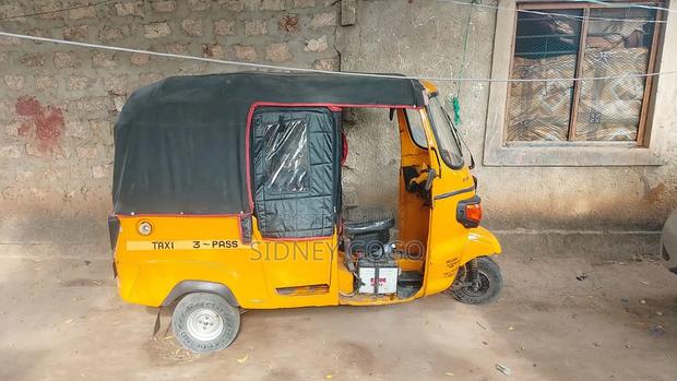 Piaggio Scooter 2024 Yellow - thumbnail 3