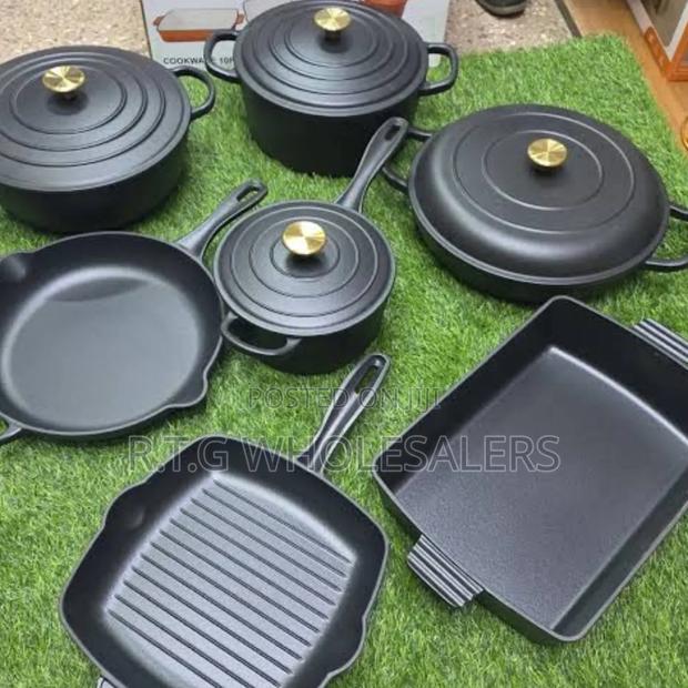 Enamel Coated Cast Iron Pot – Versatile Cooking Slow Simmering