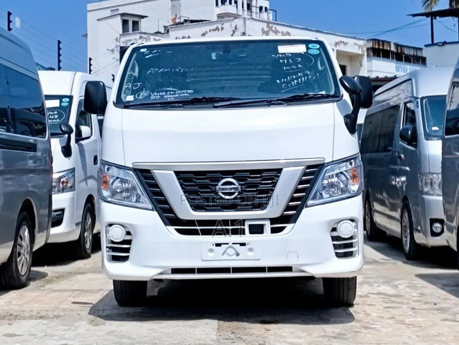 Nissan Caravan (Urvan) 2018 White
