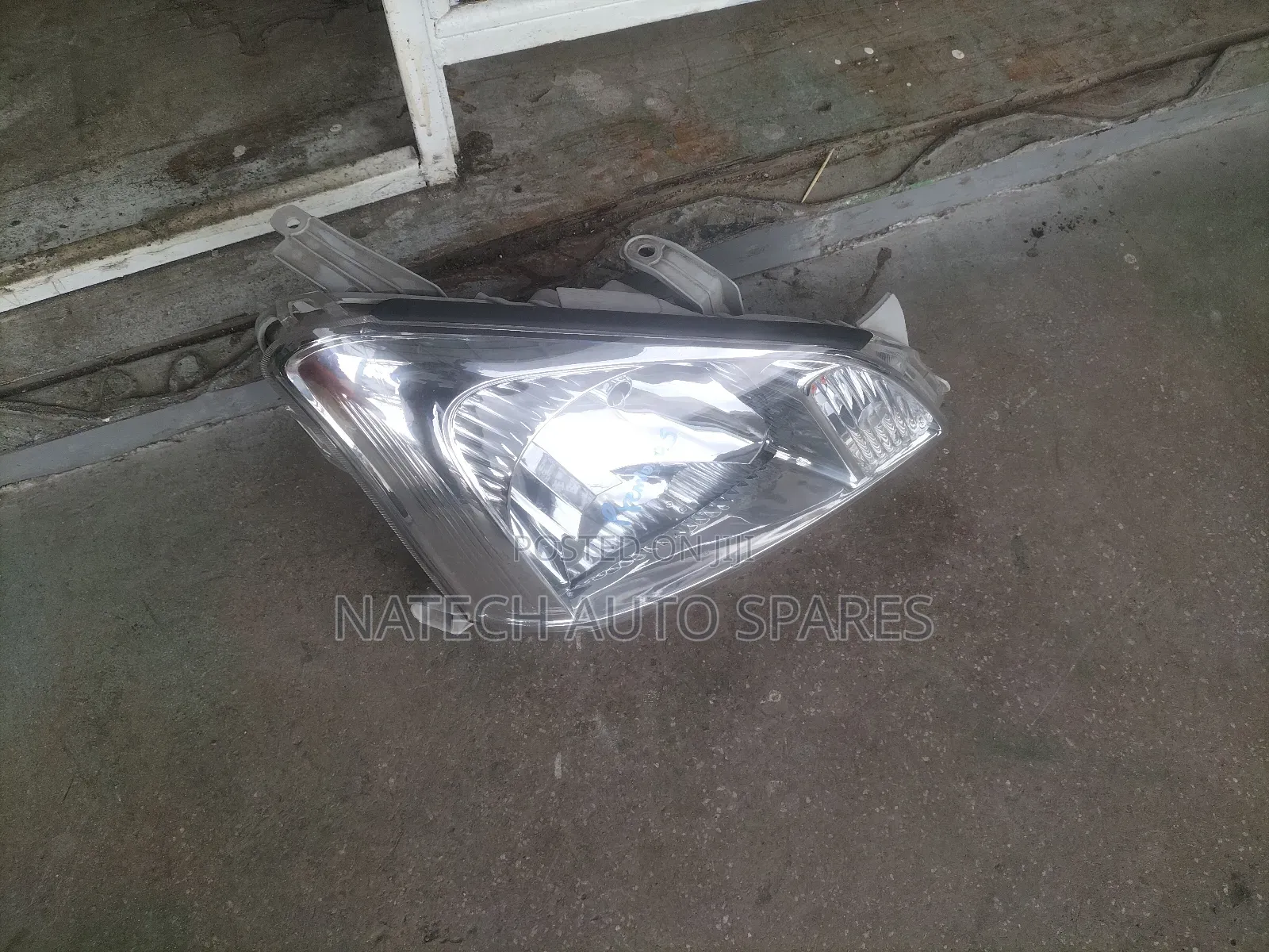 Toyota Premio 2005 Headlight