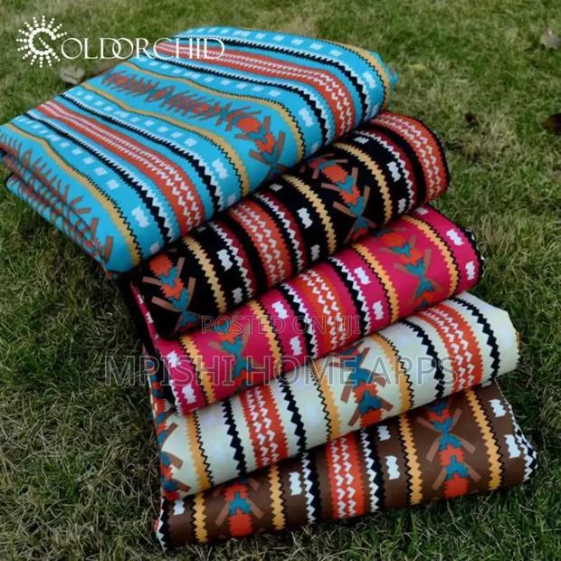 Outdoor Waterproof Picnic Mat - thumbnail 4