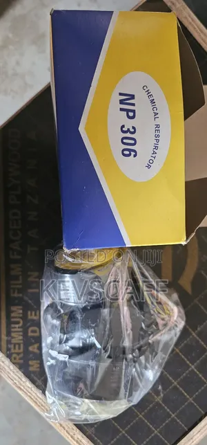 Np 306 Chemical Respirator With 2 Filters
