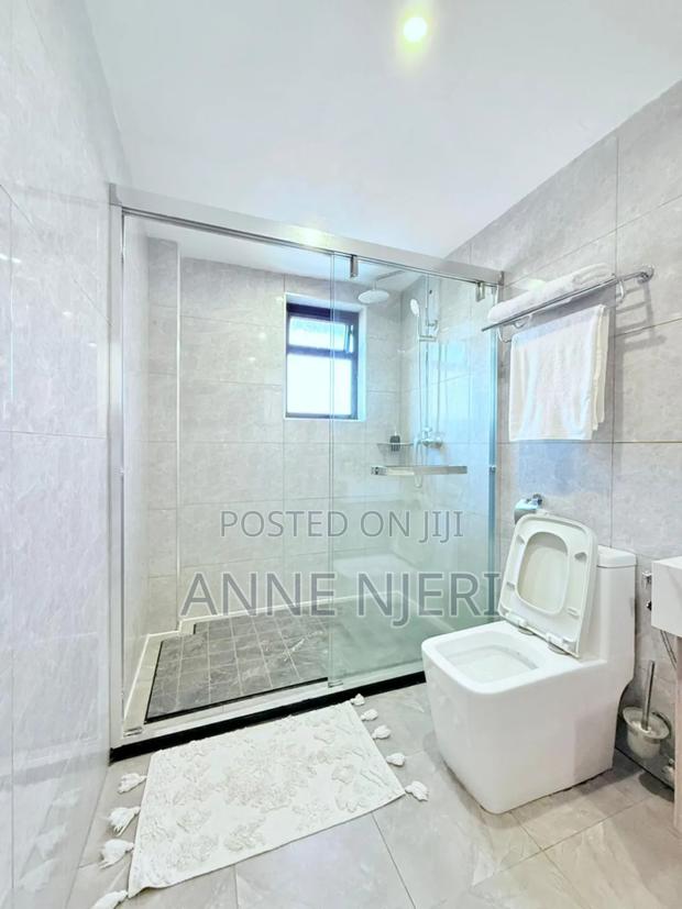 Elegant 3bdrm in Riverside - thumbnail 11