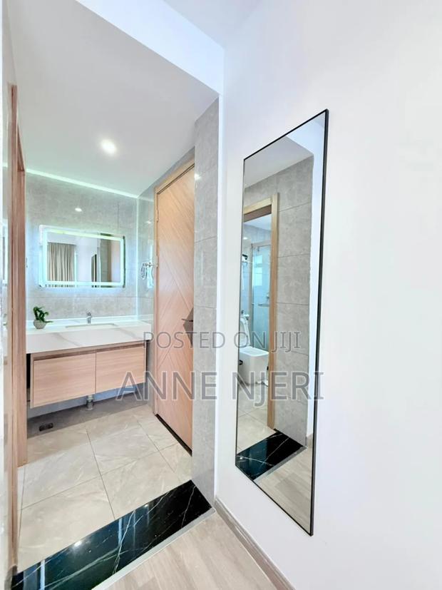 Elegant 3bdrm in Riverside - thumbnail 12