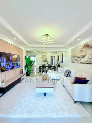 Elegant 3bdrm in Riverside - thumbnail 2