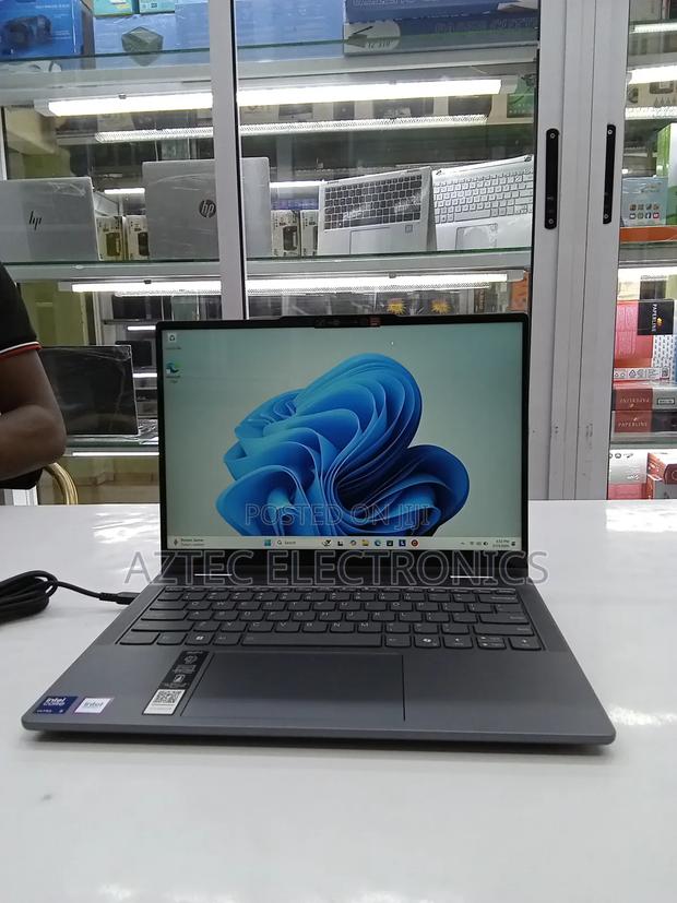 New Laptop Lenovo 8GB Intel Core i5 SSD 512GB - main view