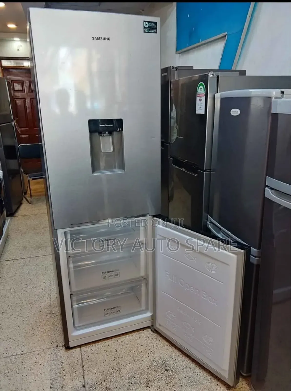 Clean Bottom Freezer Refrigerator ( Samsung )