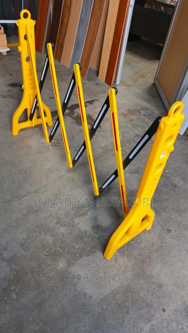 Adjustable Safety Barricade - main view