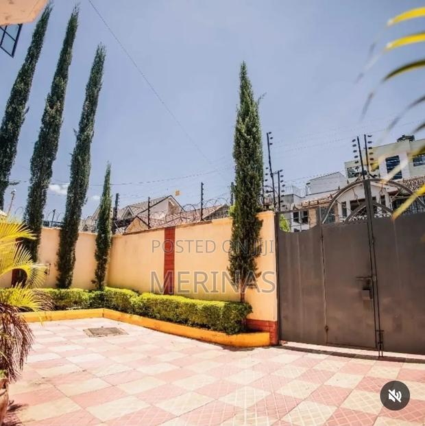 6bdrm Townhouse/Terrace in Royal Park Estate for sale - thumbnail 3