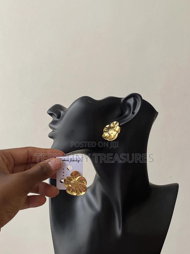 Flower Chunky Earrings - thumbnail 2