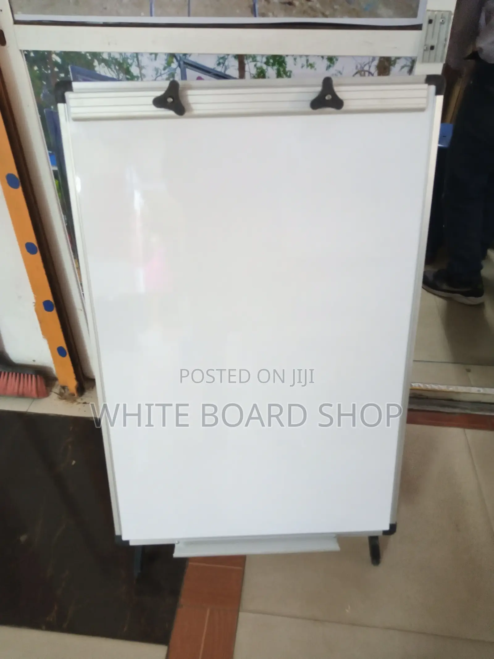 Heavy Duty Flipchart Stand Whiteboard for Menu Listing