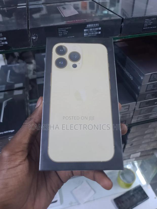 New Apple iPhone 13 Pro 256 GB Gold - main view