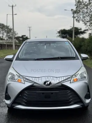 Toyota Vitz 2018 Silver