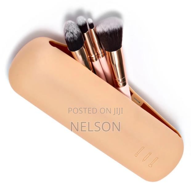 Silicon Make Up Brush Holder - thumbnail 2