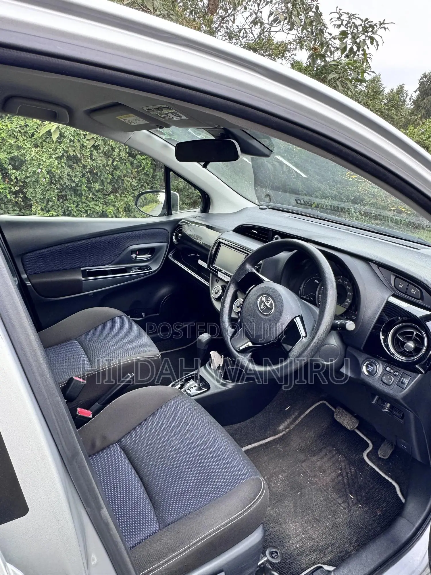 Toyota Vitz 2018 Silver