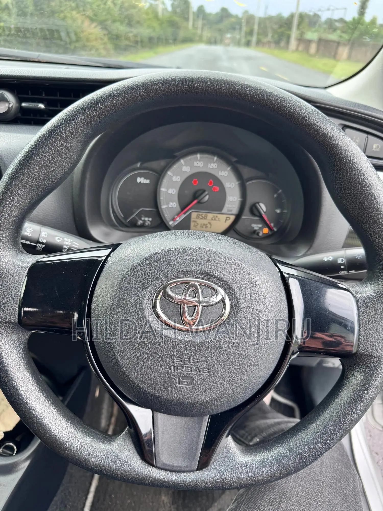 Toyota Vitz 2018 Silver