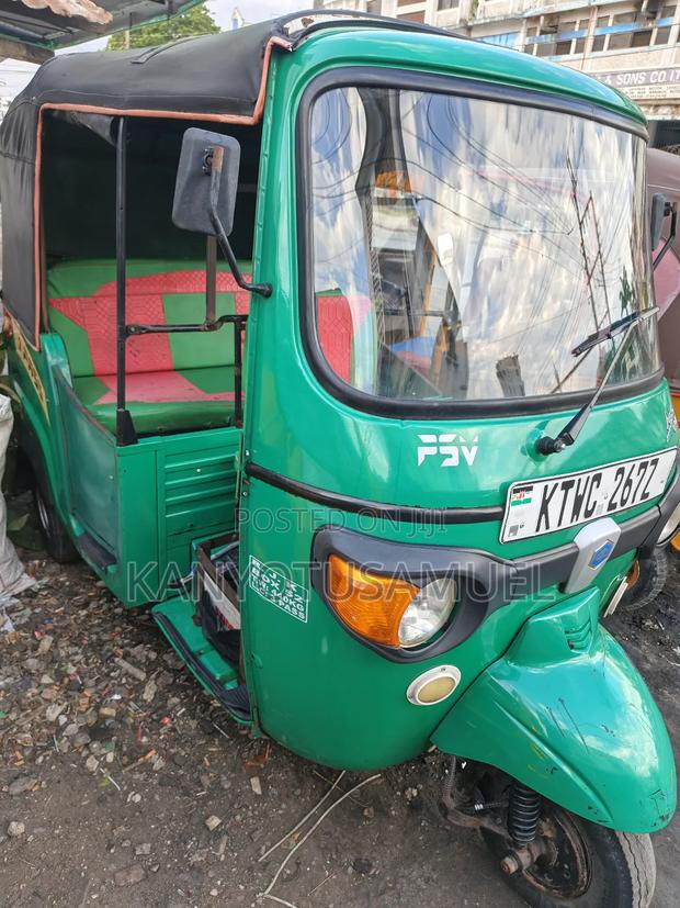 Piaggio 2022 Green - main view