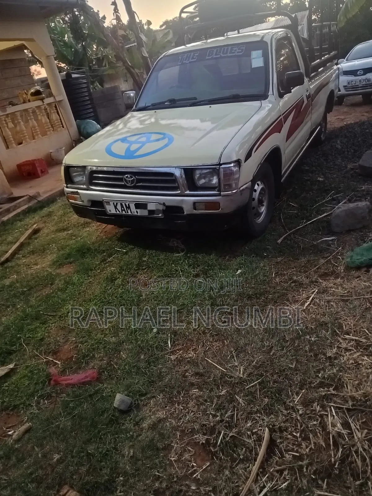 Toyota Hilux 2000 Yellow