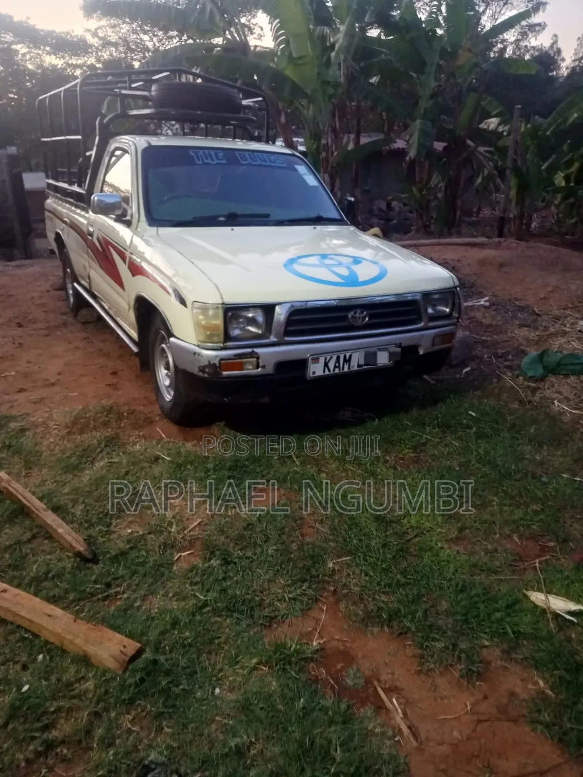Toyota Hilux 2000 Yellow