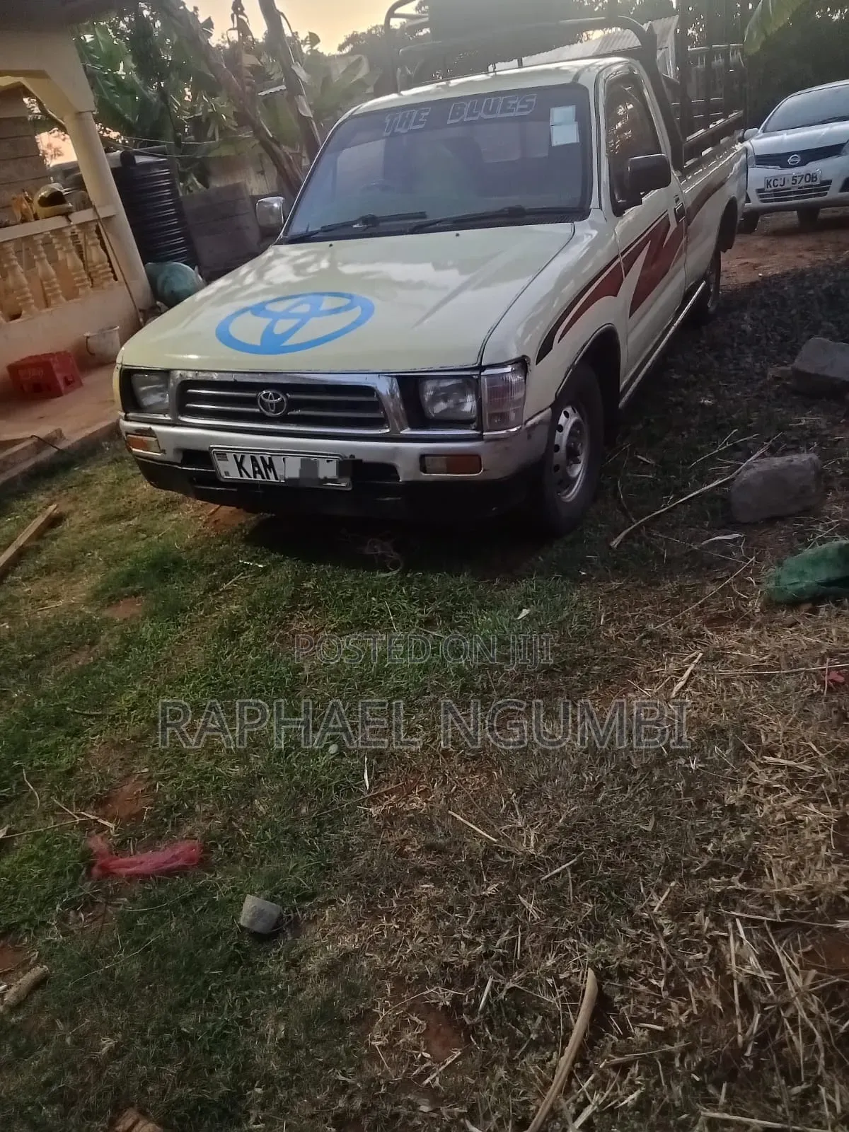 Toyota Hilux 2000 Yellow