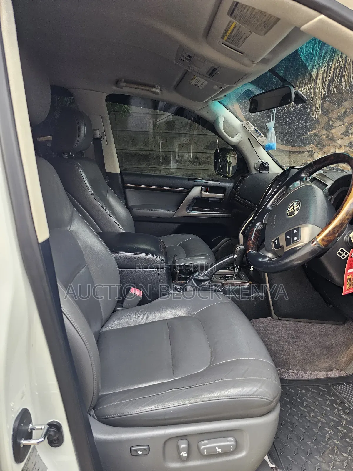 Toyota Land Cruiser 2009 White