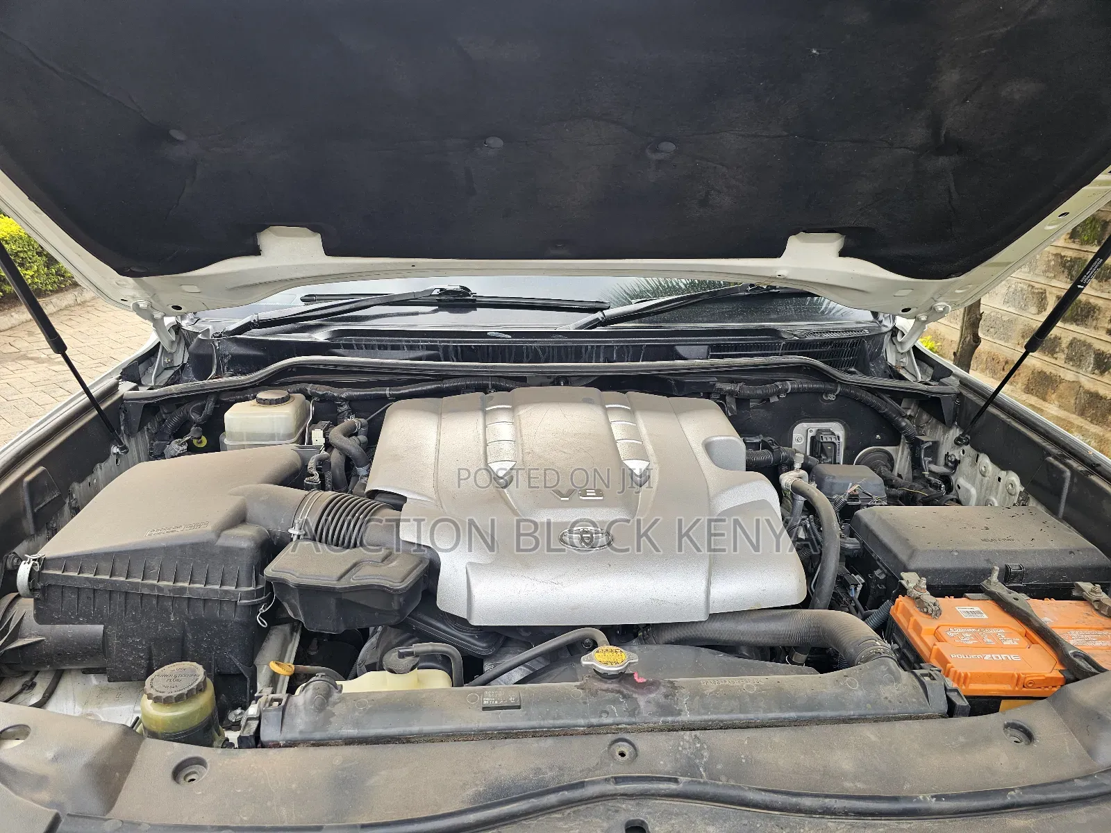 Toyota Land Cruiser 2009 White