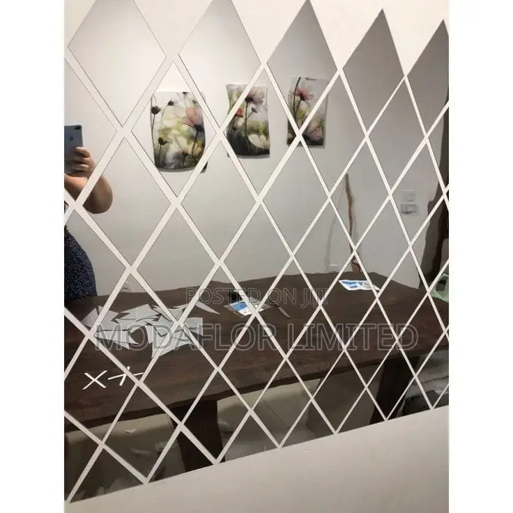 Diamond Acrylic Mirror – Modern Luxury for Interiors