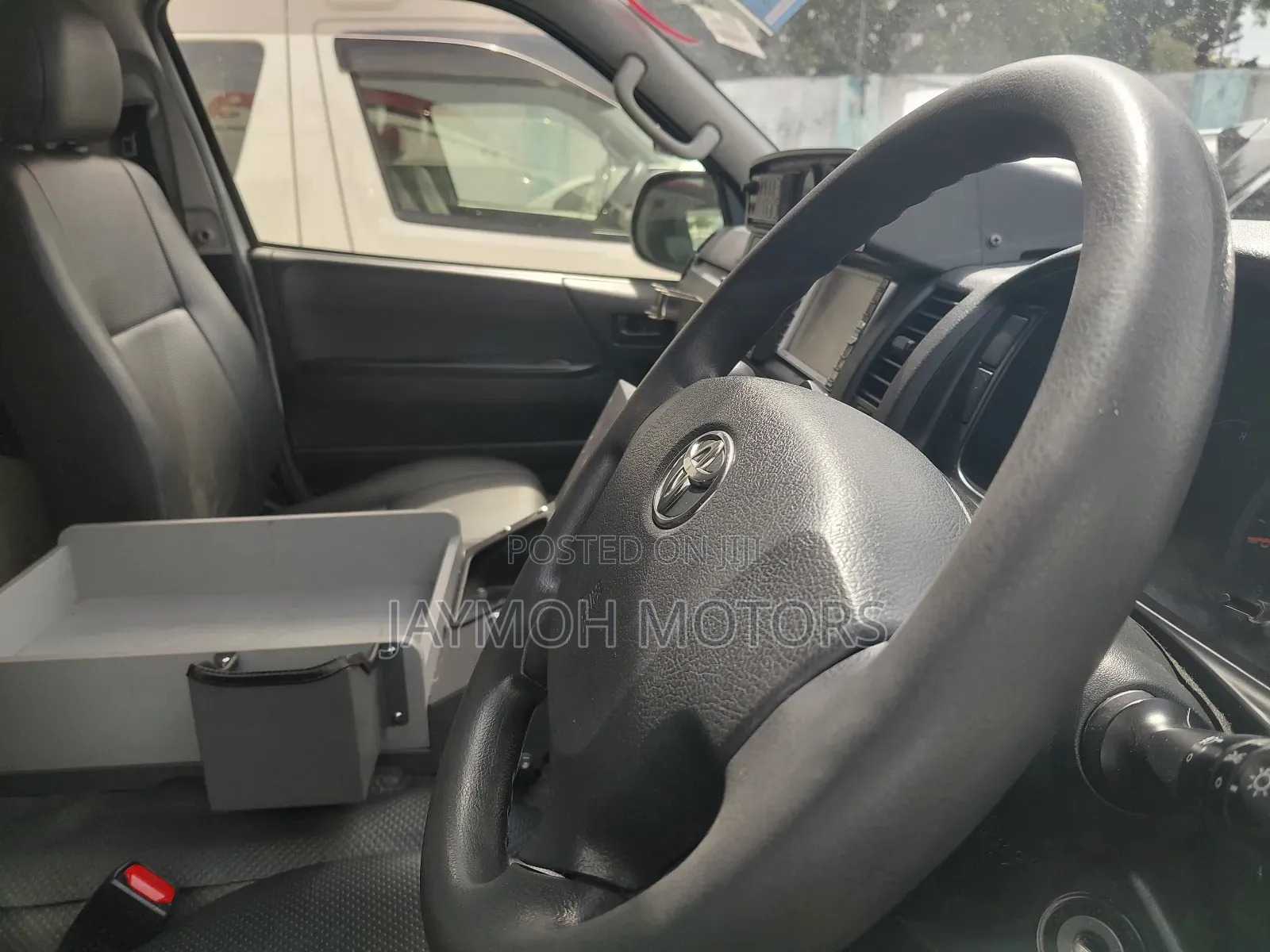 Toyota HiAce 2019 White