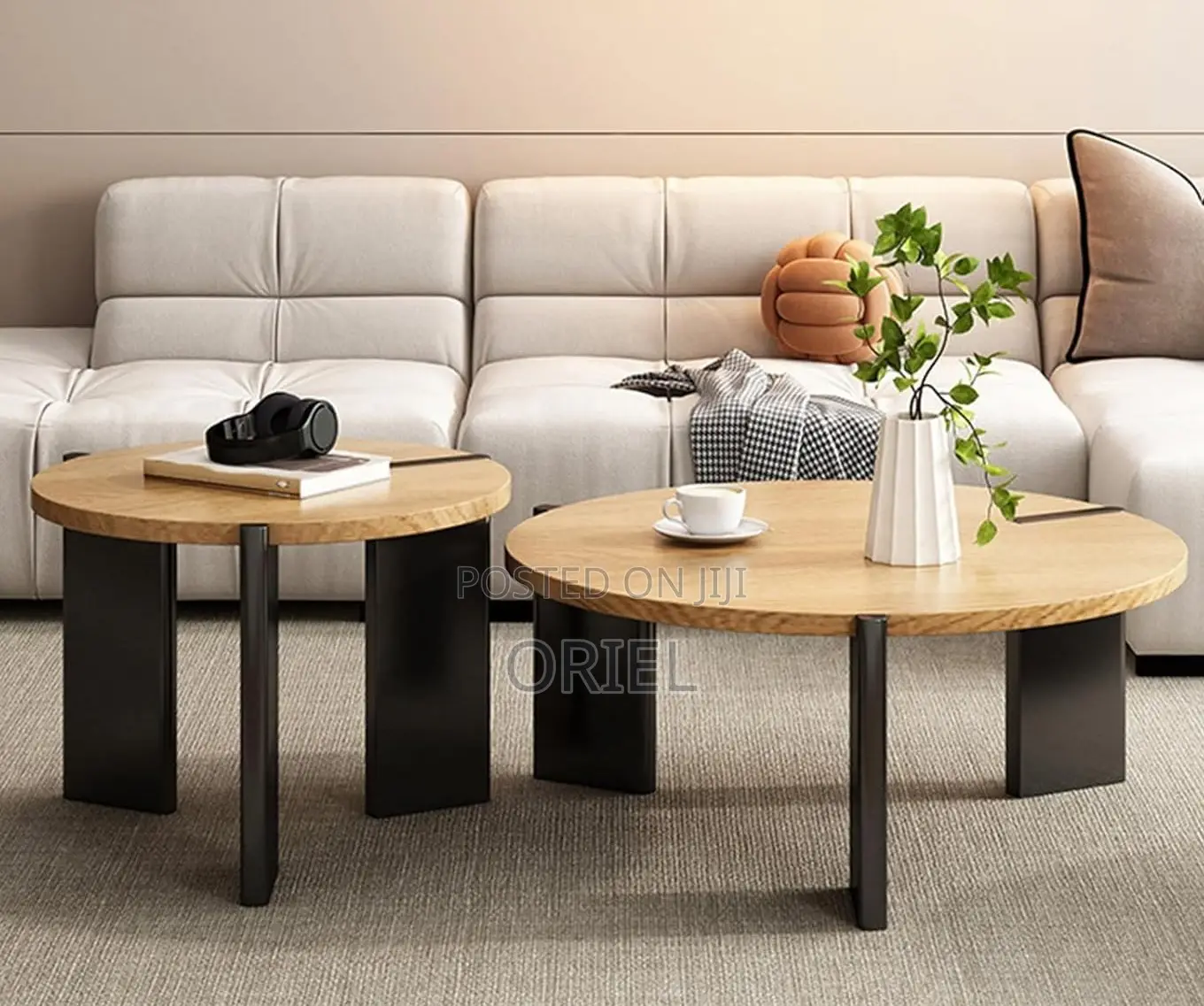 Coffee Tables; Stylish Round Oak Work Lounge Table