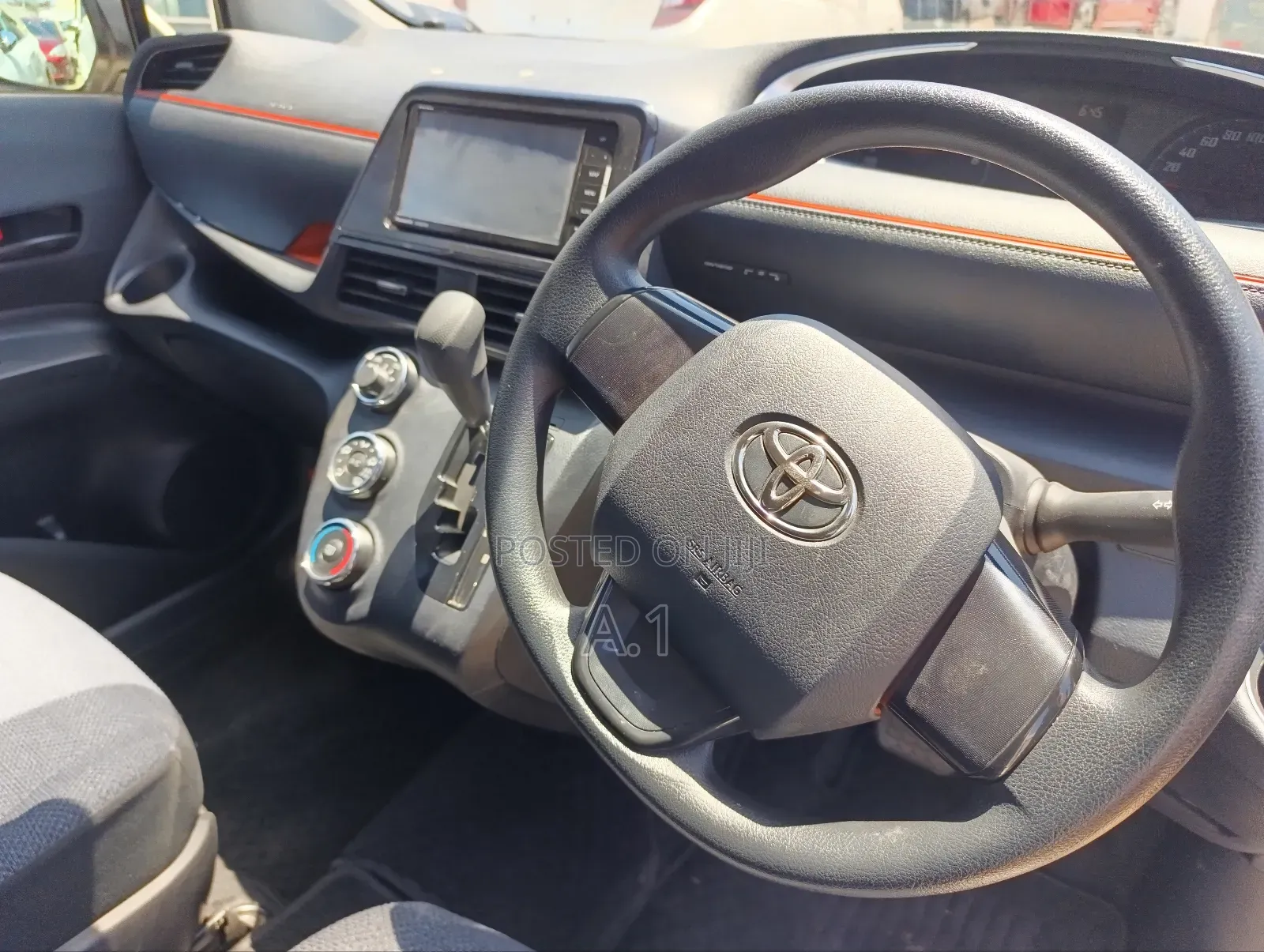 Toyota Sienta 1.5 FWD (6-seater) 2019 Pearl
