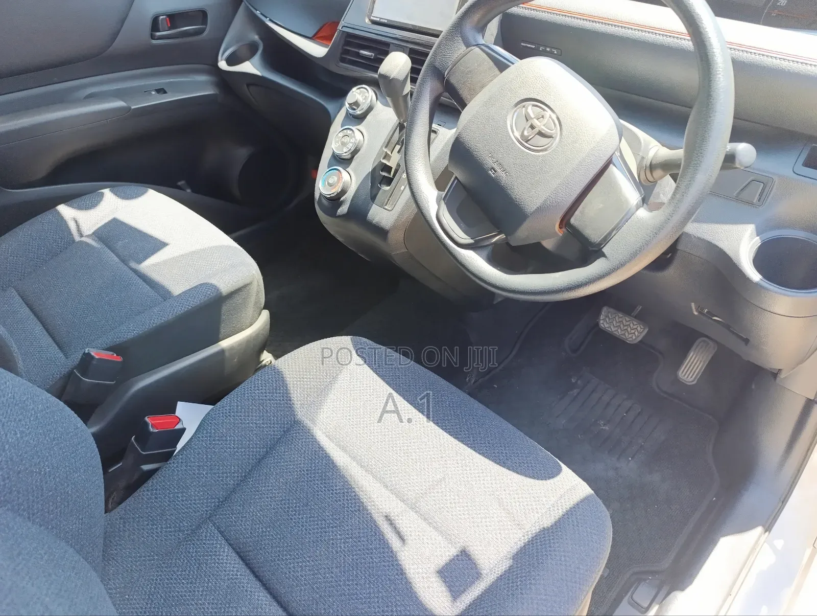 Toyota Sienta 1.5 FWD (6-seater) 2019 Pearl